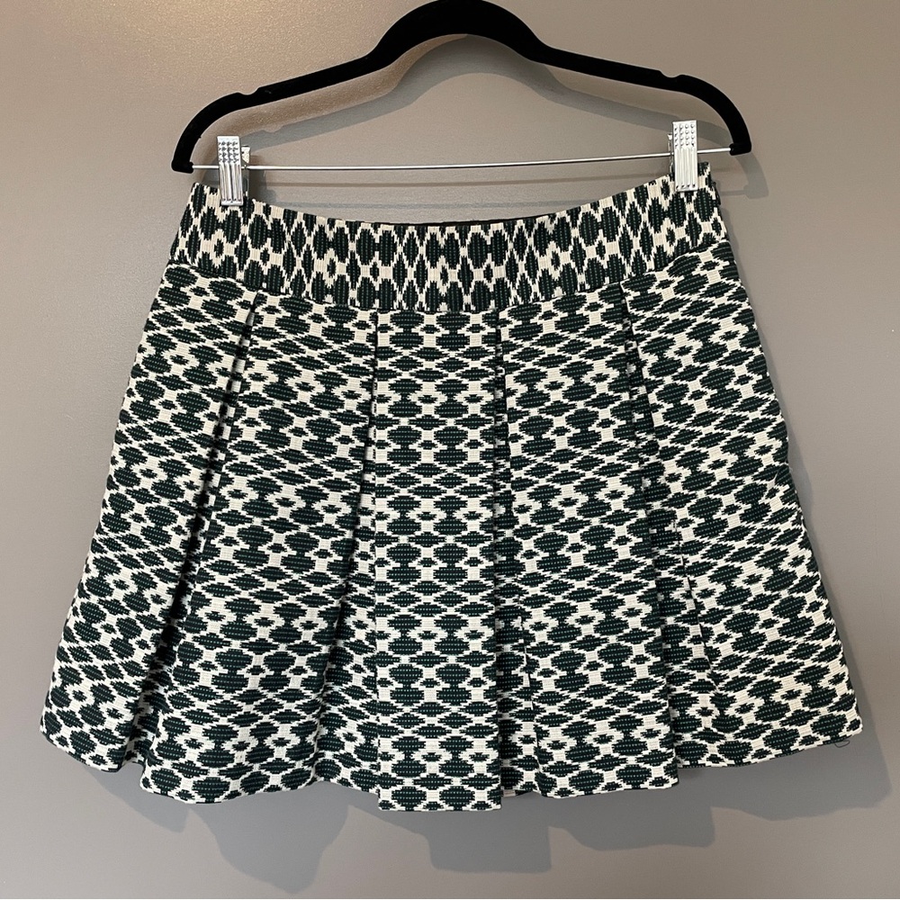 LIKE NEW Banana Republic Pleated Skirt